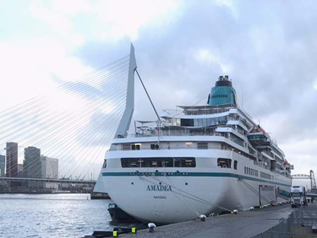 Cruiseschip ms Amadea van Phoenix Reisen aan de Cruise Terminal Rotterdam